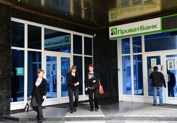 ПриватБанкприостановил работу в Донецкой и Луганской областях