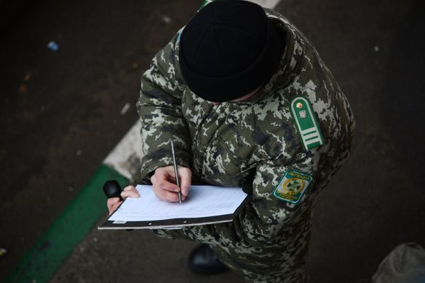 Шестнадцатый гуманитарный конвой для жителей юго-востока Украины прибыл на КПП Донецк Шестнадцатый гуманитарный конвой для жителей юго-востока Украины прибыл на КПП Донецк