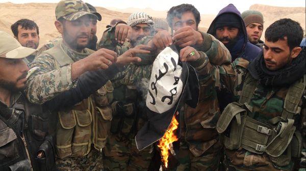 Сирийская армия и ополчение ведут бои за Пальмиру Сирийская армия и ополчение ведут бои за Пальмиру