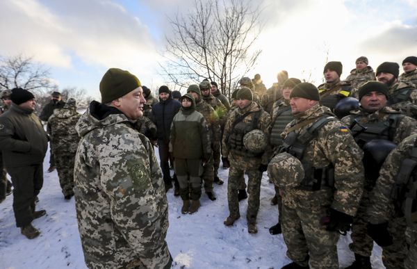 Президент Украины П. Порошенко проинспектировал опорный пункт в районе Горловки Президент Украины П. Порошенко проинспектировал опорный пункт в районе Горловки