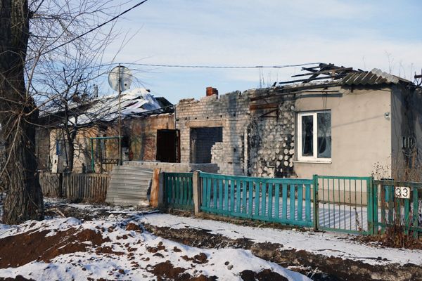 Восстановительные работы в прифронтовой зоне в районе донецкого аэропорта