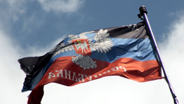 Митинг протеста в Донецке против ввода в Донбасс вооруженной миссии ОБСЕ