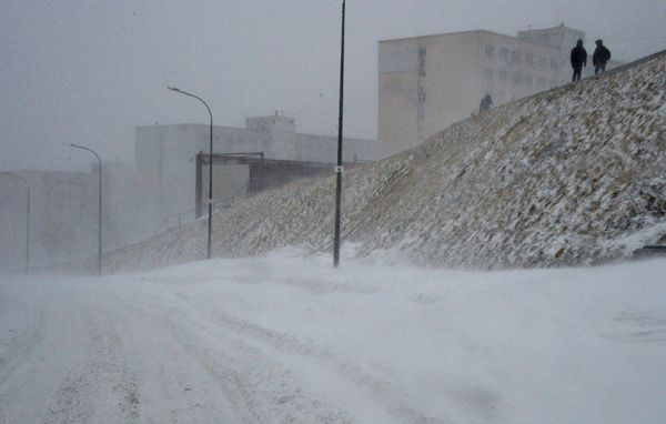Последствия снежного циклона во Владивостоке