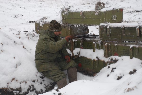 Бойцы ополчения ДНР на линии разграничения Бойцы ополчения ДНР на линии разграничения