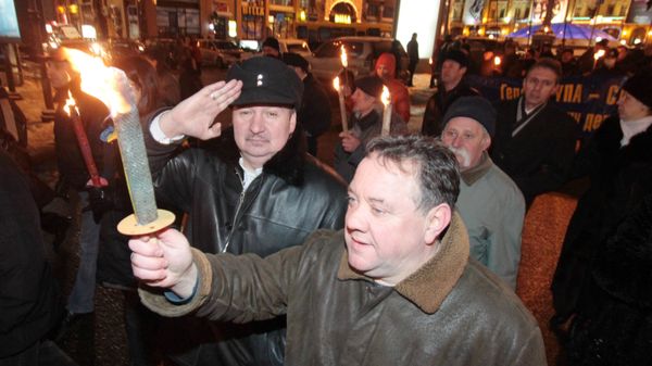 Факельное шествие националистов в честь дня рождения Степана Бандеры Факельное шествие националистов в честь дня рождения Степана Бандеры