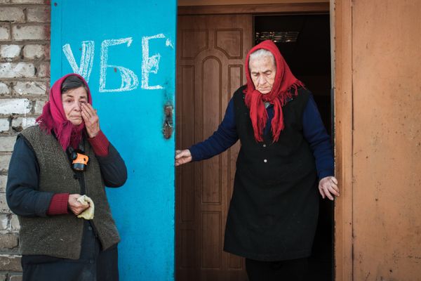 Ополченцы ДНР привезли гумпомощь жителям Дебальцево