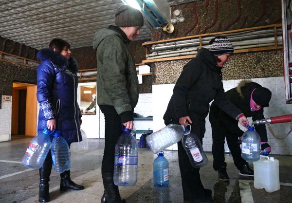 Ситуация после обстрелов в Донецке Ситуация после обстрелов в Донецке