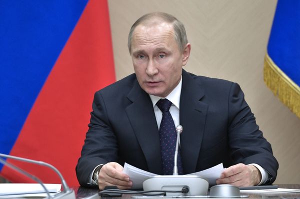 Президент РФ В. Путин провел совещание с членами правительства РФ