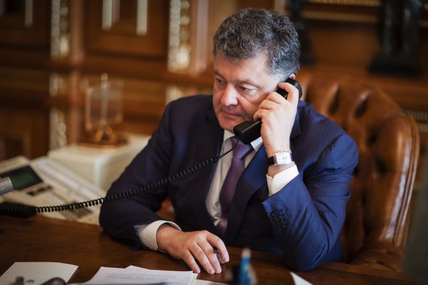 Петр Порошенко говорит с Б.Обамой