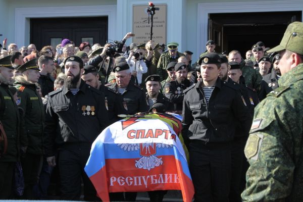 Прощание с командиром ополчения ДНР Арсеном Павловым (Моторола) в Донецке