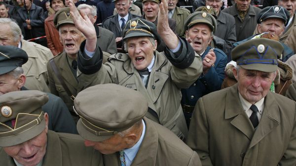 В Киеве состоялся пеший марш за признание бойцов Украинской повстанческой армии (УПА) участниками национального освободительного движения на Украине