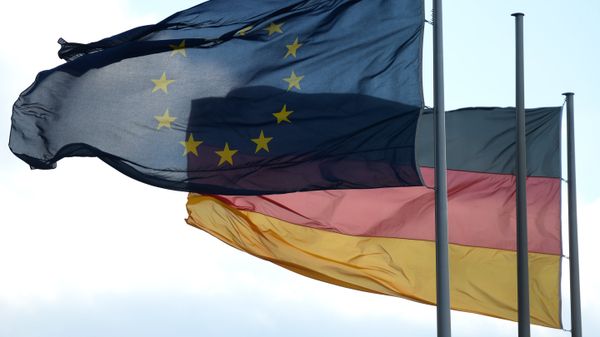 Флаги Евросоюза и Германии в Берлине Флаги Евросоюза и Германии в Берлине
