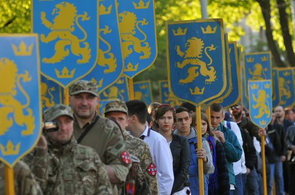 Шествие в годовщину создания дивизии СС Галичина во Львове Шествие в годовщину создания дивизии СС Галичина во Львове