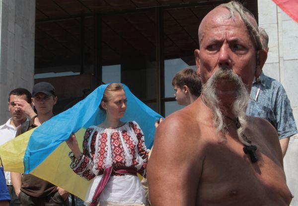 Акция протеста против закона о языках в Киеве