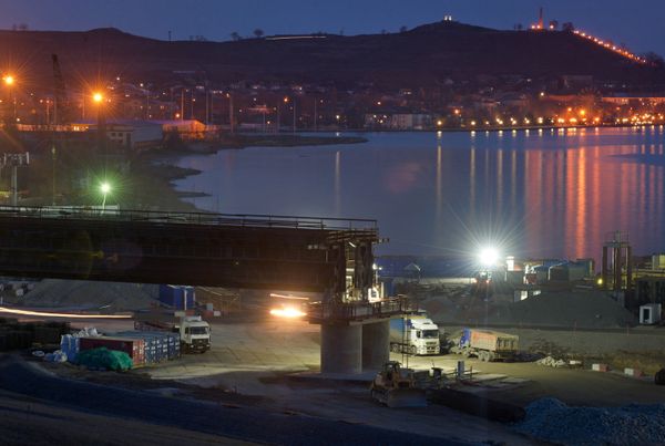 Строительство моста через Керченский пролив в Крыму