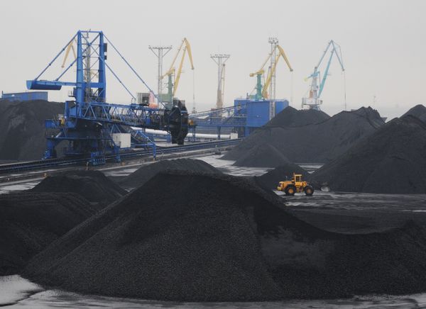 Работа морского торгового порта Усть-Луга в Ленинградской области
