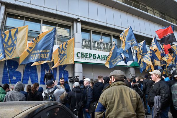 Акция радикалов у офиса дочернего предприятия Сбербанка России в Киеве