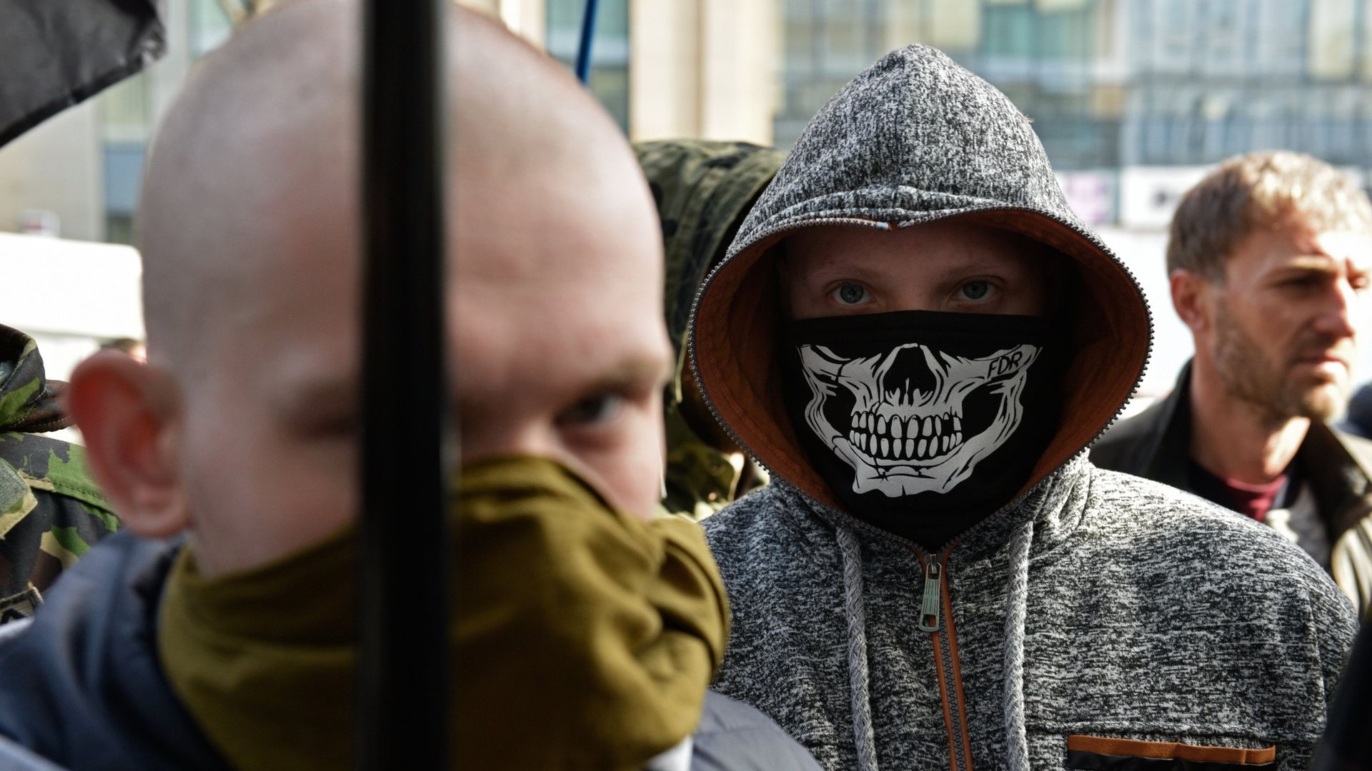 Акция радикалов у офиса дочернего предприятия Сбербанка России в Киеве - РИА Новости, 1920, 11.04.2024