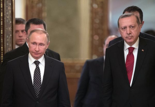 Президент РФ В. Путин принял участие в заседании Совета сотрудничества высшего уровня между РФ и Турцией Президент РФ В. Путин принял участие в заседании Совета сотрудничества высшего уровня между РФ и Турцией