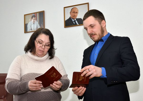 Паспорта граждан ДНР и ЛНР