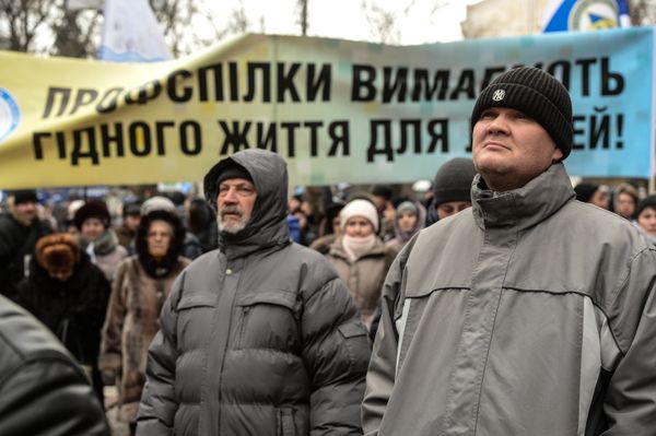 Акция профсоюзов за повышение социальных стандартов и снижение тарифов в Киеве Акция профсоюзов за повышение социальных стандартов и снижение тарифов в Киеве