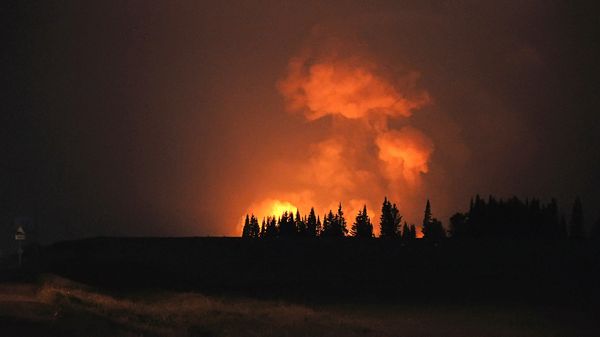 Взрывы и пожар на артиллерийском арсенале в Удмуртии Взрывы и пожар на артиллерийском арсенале в Удмуртии