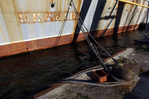 Ракетный крейсер Украина на Николаевском судостроительном заводе на Украине