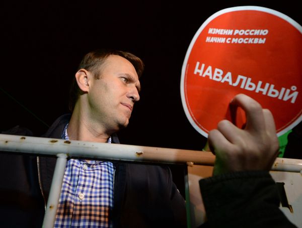 Митинг сторонников Алексея Навального на Болотной площади
