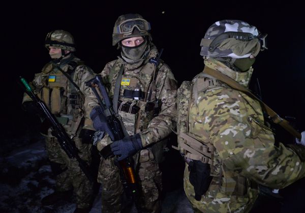 Обмен пленными между ополченцами ДНР, ЛНР и украинскими силовикам Обмен пленными между ополченцами ДНР, ЛНР и украинскими силовикам