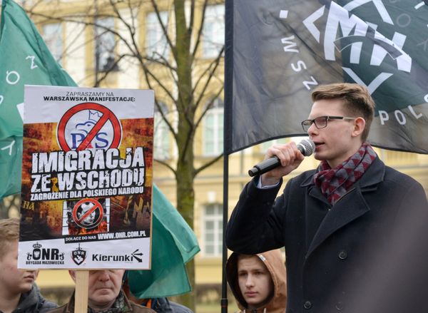 Митинг в Варшаве против возросшего числа украинских мигрантов Митинг в Варшаве против возросшего числа украинских мигрантов