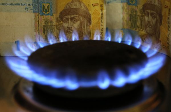 Денежные купюры и монеты России и Украины