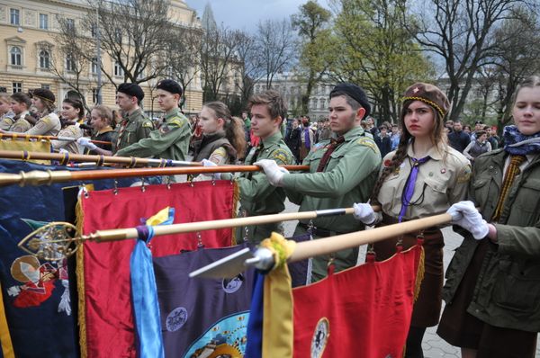 Во Львове прошел марш украинских скаутов