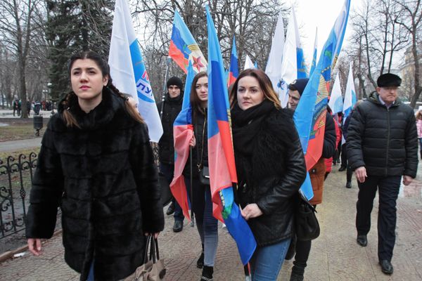 Митинг в Луганске с требованием прекращения блокады Донбасса Митинг в Луганске с требованием прекращения блокады Донбасса