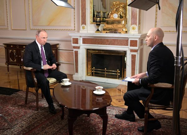 Президент РФ В. Путин дал интервью межгосударственной телерадиокомпании Мир Президент РФ В. Путин дал интервью межгосударственной телерадиокомпании Мир
