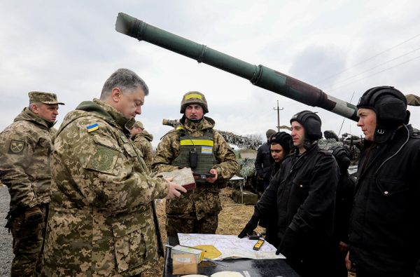 Рабочая поездка президента Украины П. Порошенко в Луганскую область Рабочая поездка президента Украины П. Порошенко в Луганскую область