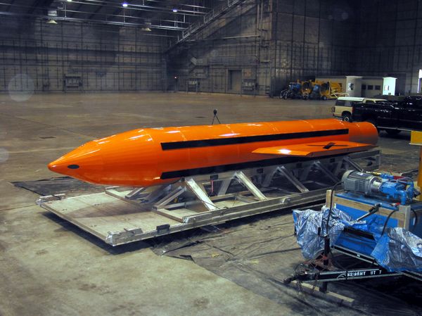 мать всех бомб GBU-43/B Massive Ordnance Air Blast MOAB