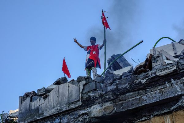 Протестующие на площади Таксим в Стамбуле Протестующие на площади Таксим в Стамбуле