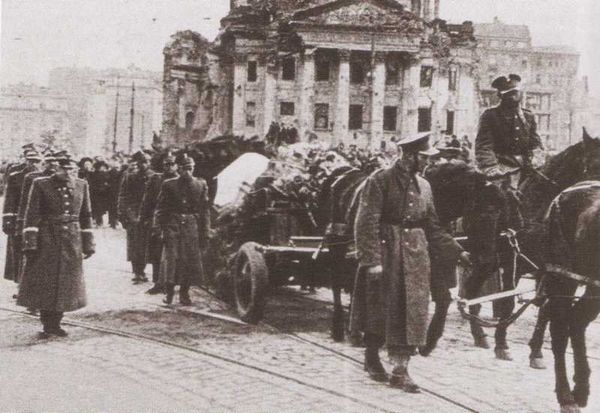 1947 год. Варшава. Похороны генерала Кароля Сверчевского 1947 год. Варшава. Похороны генерала Кароля Сверчевского