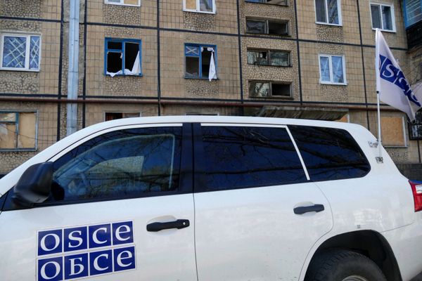 Последствия обстрела в Донецке Последствия обстрела в Донецке