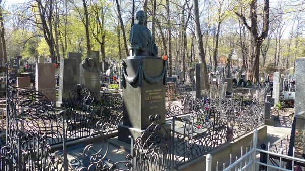 надгробный памятник Лесе Украинке