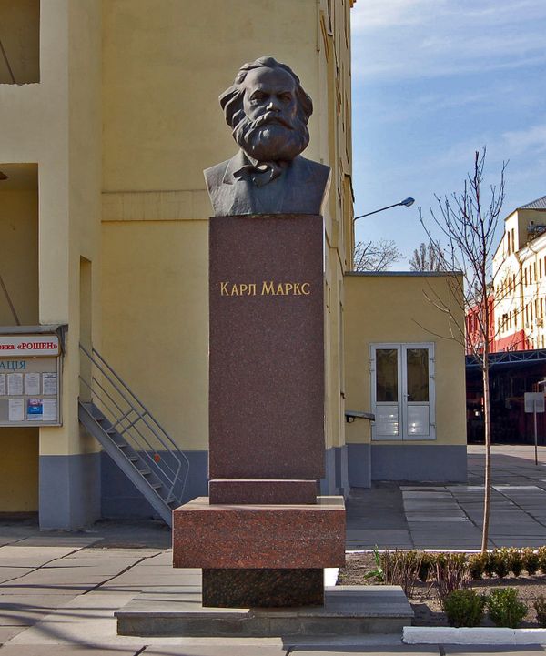Памятник Карлу Марксу Киев Рошен