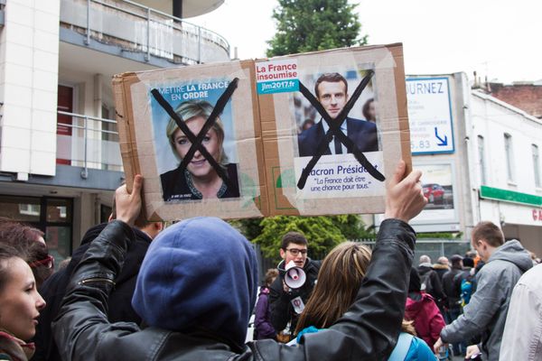 Митинг против кандидатов в президенты во Франции