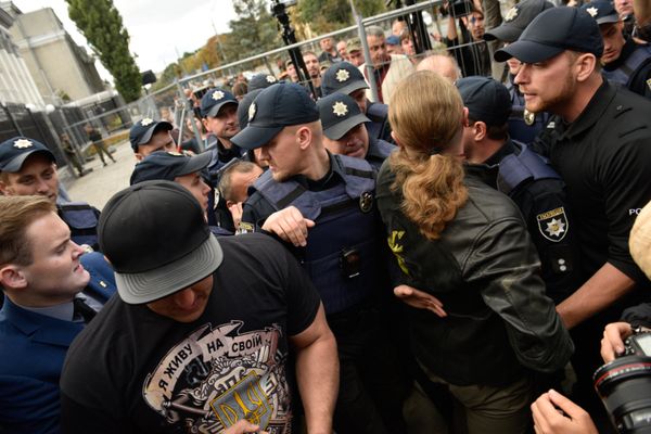 Акция протеста у российких диппредставительств на Украине