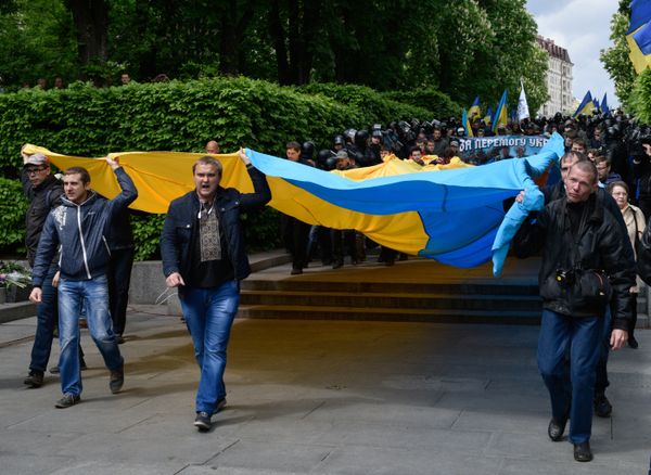 Акция протеста украинских радикалов против празднования Дня Победы