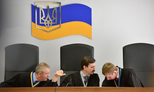 Заседание Оболонского суда Киева по делу бывшего президента Украины В. Януковича