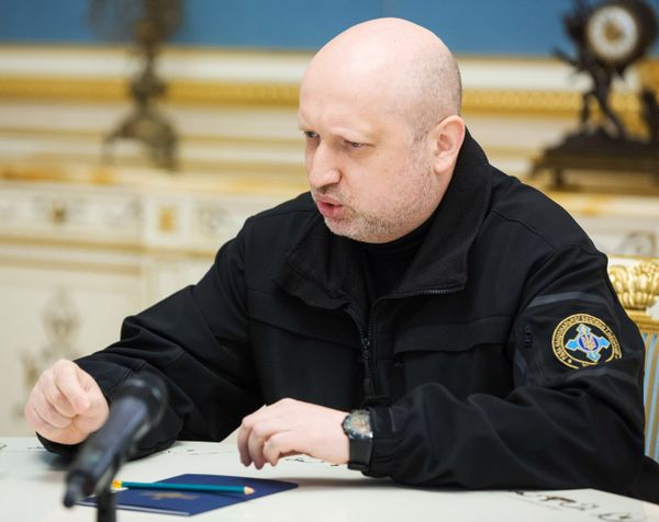 Президент Украины П. Порошенко провел совещание с Ю. Луценко и А. Турчиновым
