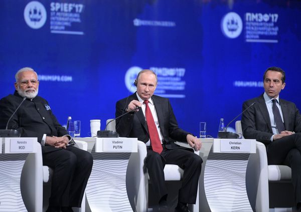 Президент РФ В. Путин на XXI Петербургском международном экономическом форуме. День второй