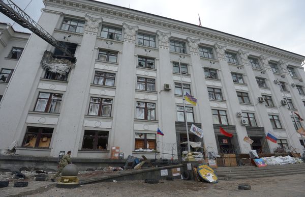 При авианалете ВВС Украины на обладминистрацию Луганска погибли пять человек