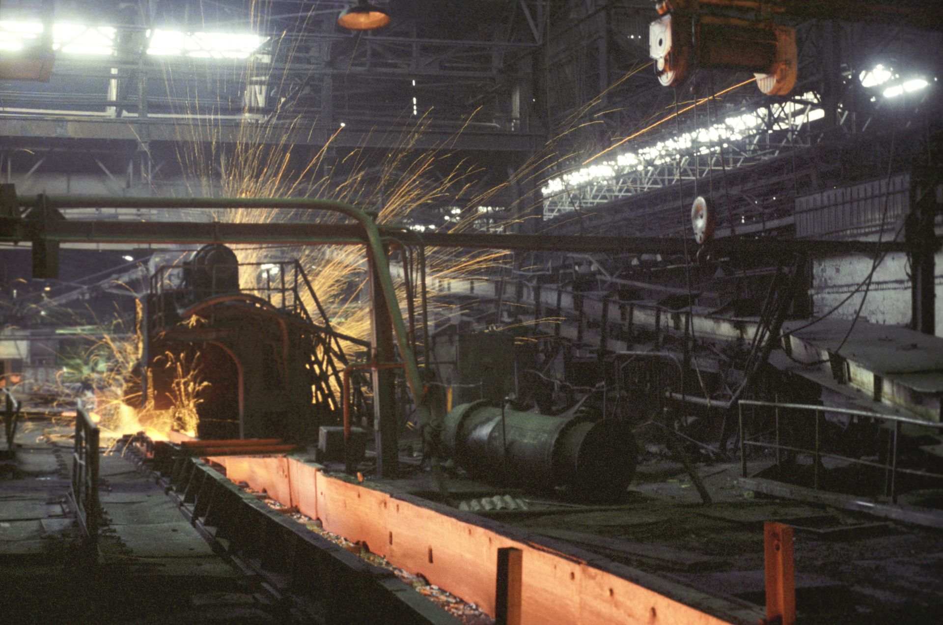 В одном из цехов металлургического завода - РИА Новости, 1920, 07.04.2020