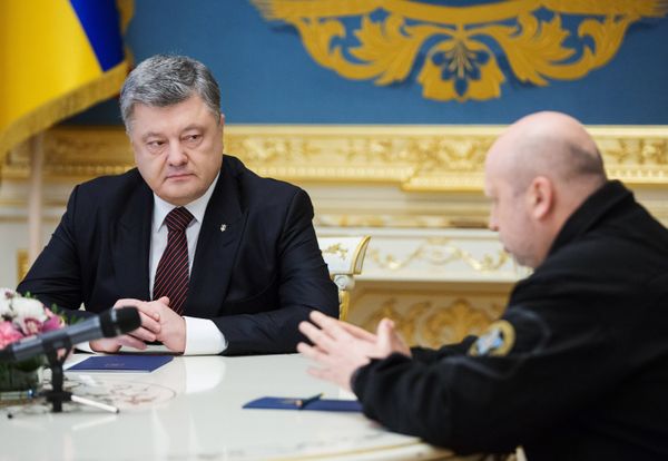 Президент Украины П. Порошенко провел совещание с Ю. Луценко и А. Турчиновым